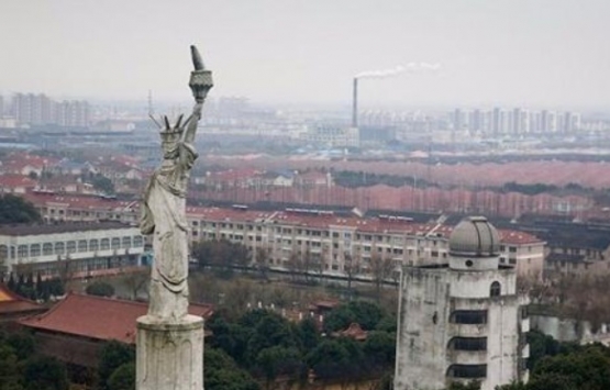 Çinliler dünyanın en zengin köyünü kurdu! Herkese villa veriliyor!