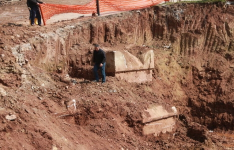 İzmit te bina inşaatı kazısında Roma mezarı bulundu!