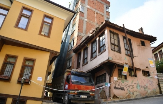 Osmangazi'deki kaçak bina yıkıldı!