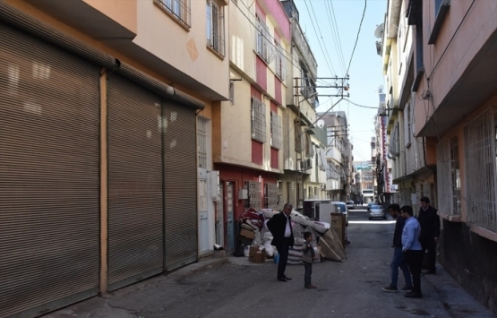 Gaziantep te kira vermeyen gelinini evden çıkardı!