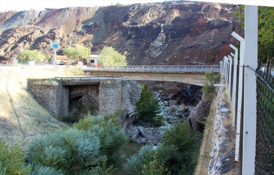Elazığ daki tarihi Maden Köprüsü çöktü!