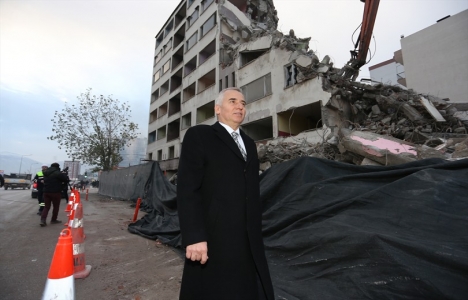 Denizli'deki 42 yıllık bina yıkılıyor!