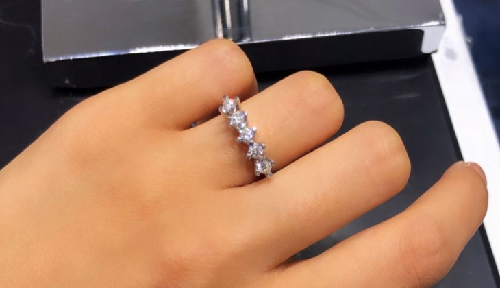 Emel Pırlanta da beştaş pırlanta yüzüklerin fiyatı aniden düştü! Yüzde 60 indirim! 24 Şubat 2023 fiyat listesi...