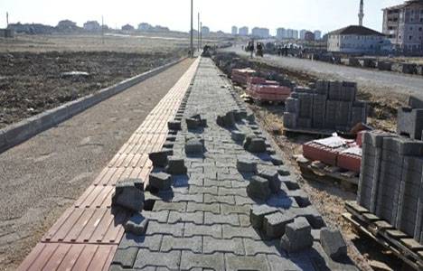 Karaman Belediyesi 2. TOKİ yoluna kaldırım yapıyor!