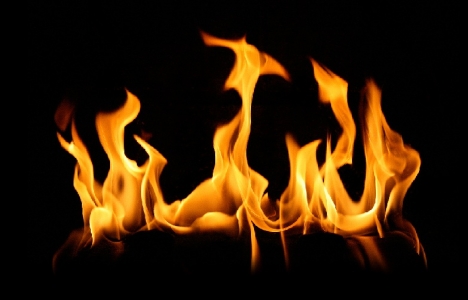 Uşak Eşme'de engelli çiftin evi yandı!