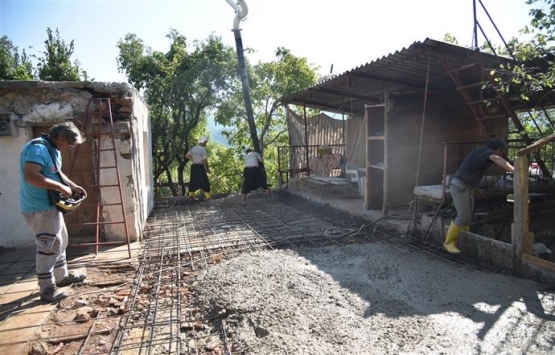 Alanya Belediyesi yaşlı çiftin evini yeniliyor!