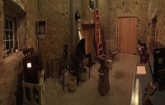 1800 lü yıllardan kalan binayı saraya çevirdi!