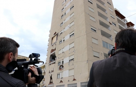 Arnavutluk ta depremzedeler güvenli binalara yerleşiyor!