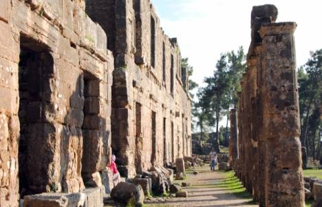 Antalya'daki kazı çalışmalarında Afrodit heykeli başı bulundu!