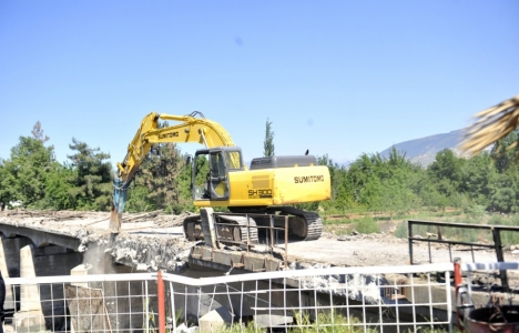 Kahramanmaraş Aksu Köprüsü yıkılıyor!