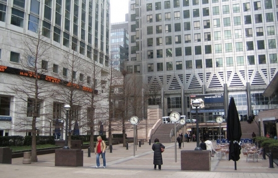 Londra'da bankalar ofislerini küçültüyor! Plazalar boşalıyor!