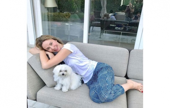 Demet Şener in iki oda bir havuzlu evi!