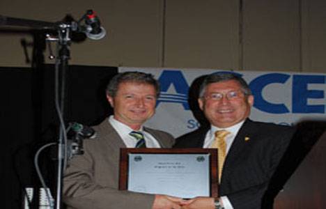 İsmail Özbek, ABD'nin Güney Carolina Eyaleti'nde yılın mühendisi seçildi!