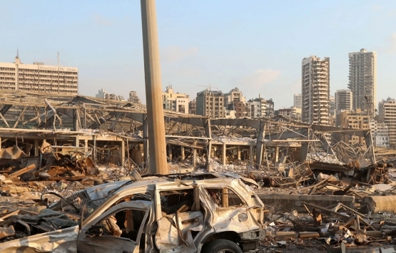 Beyrut Limanı'ndaki yıkım görüntülendi! Liman ve çevresi enkaz yığını oldu!