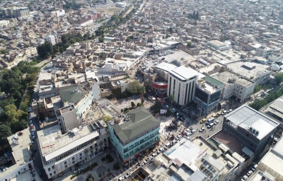 Şanlıurfa Kızılay Meydanı’nda eski yapılar yıkılıyor!