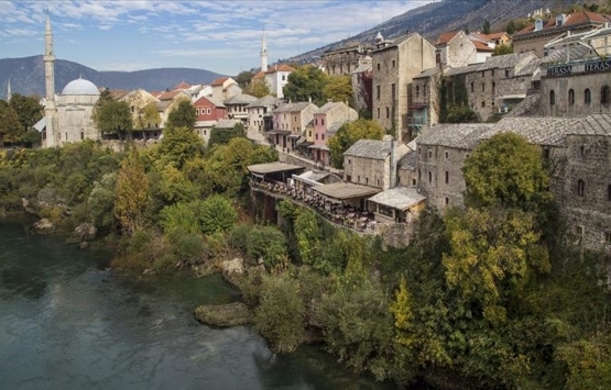 Bosna Hersek'te dükkanlar Kovid-19 sebebiyle kepenk indiriyor!