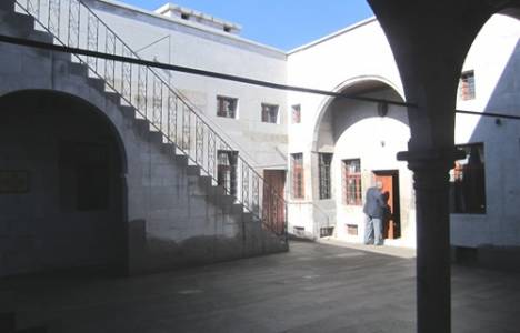 Melikgazi'de tarihi yapıların restorasyonu devam ediyor!