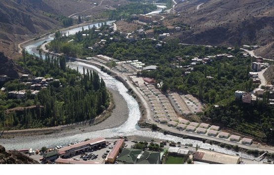 Yusufeli'nde evleri kamulaştırılan vatandaşlar prefabrik evlere taşınıyor!
