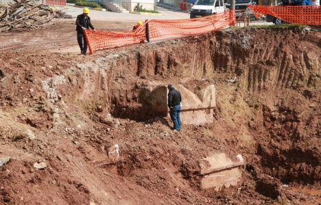 İzmit te bina inşaatı kazısında Roma mezarı bulundu!