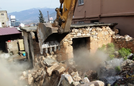 İskenderun Esentepe'deki metruk binalar yıkılıyor!