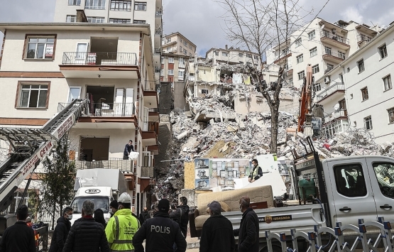 Çankaya da istinat duvarı kayan binalar yıkılıyor!