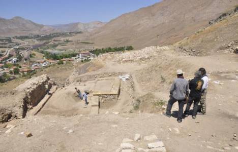 Sivas Kalesi kazı çalışmalarında saat kulesi bulundu!
