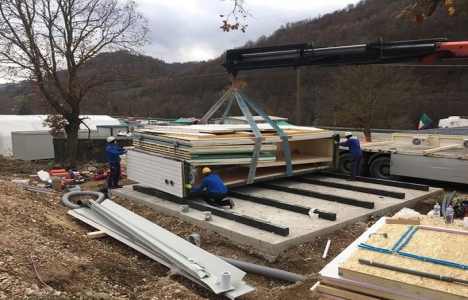 İtalyanlar 6 saatte villa yaptı!