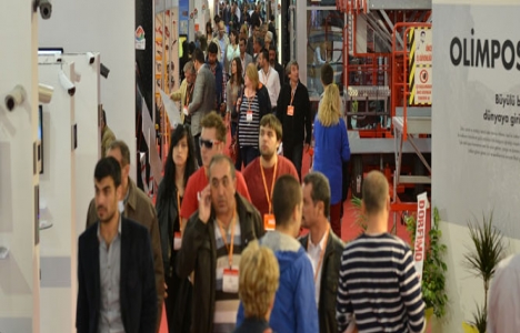 Özge Yapı, Turkeybuild İzmir'e katıldı!