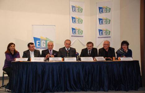 Ekonomi gazetecileri ve turizmciler EMİTT 2014 Fuarı'nda buluştu!