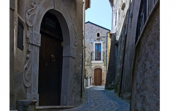 Bu kasabaya taşınanlar yaşadı!