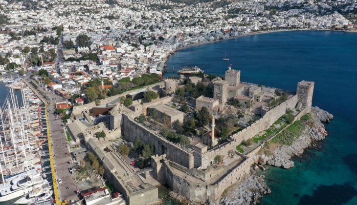 Tatilde yerli turistler konaklamayı kısaltırken, yabancılar uzattı!