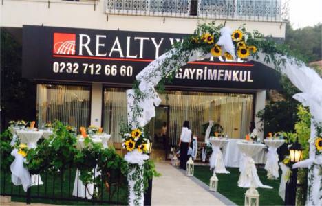 Realty World yeni ofisini Çeşme'de açtı!