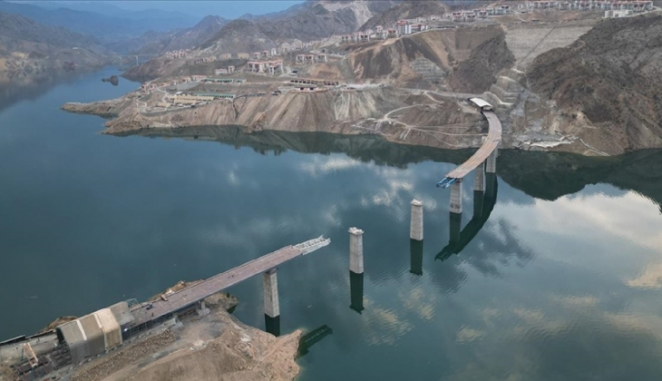 Artvin'de 90 kilometrelik yolu 16 kilometre kısaltacak viyadüğün yüzde 65'i tamamlandı!