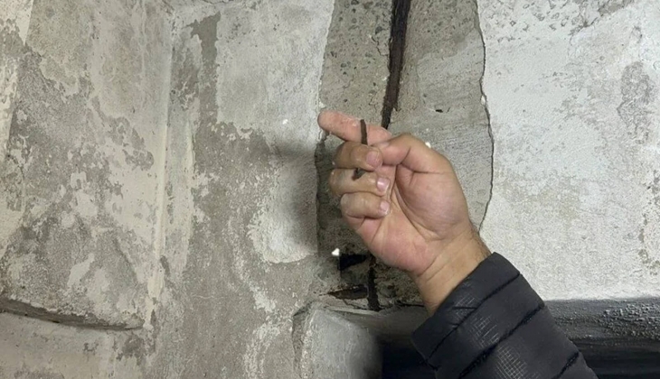 84 dairelik sitede korkutan tablo: Çatlak kolonlar, dökülen beton parçaları ve çürüyen demirler tedirgin ediyor!