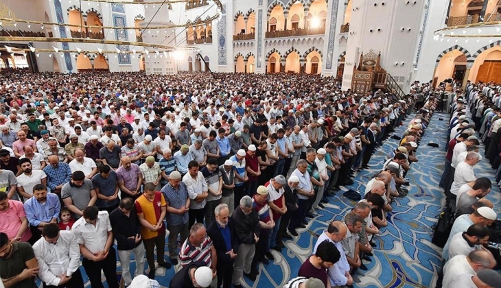 İstanbul bayram namazı kaçta? 21 Nisan 2023 İstanbul Bayram namazı saati?