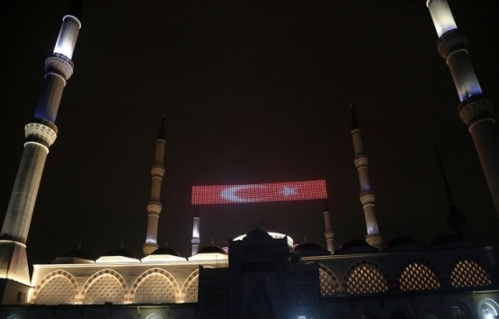 Çamlıca Camisi nde mahya sürprizi!