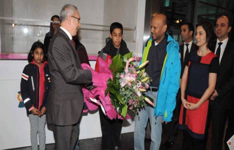 İstanbul'a gelen 10 milyonuncu turist Khurram Aleem ve ailesi çiçeklerle karşılandı!