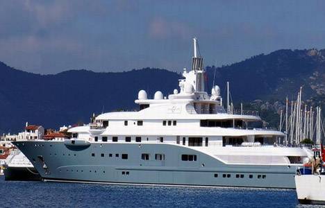 Dubai şeyhinin lüks yatı Marmaris'teki marinalara sığmadı!