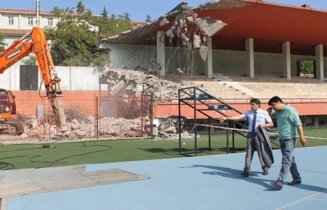 Zonguldak Kemal Köksal Stadı yıkılıyor!