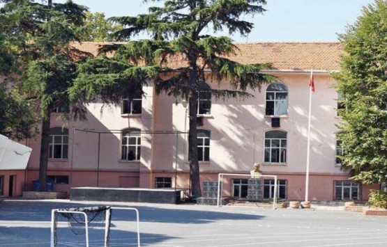 Üsküdar’da 172 yıllık bina sağlam, yeni bina hasarlı!