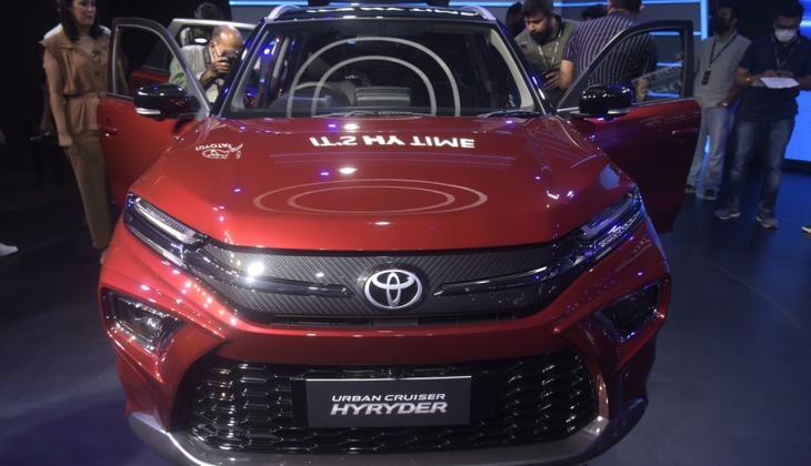 Toyota Urban Cruiser Hyryder Hybrid SUV tanıtıldı! İşte aracın teknik özellikleri ve fiyatı