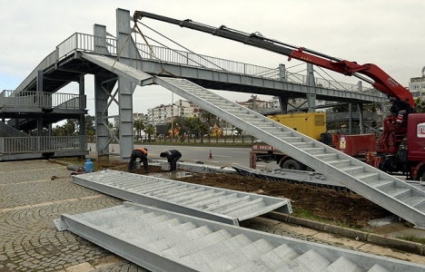 Trabzon Karadeniz Sahil Yolu'ndaki üst geçide ek merdiven yapılıyor!