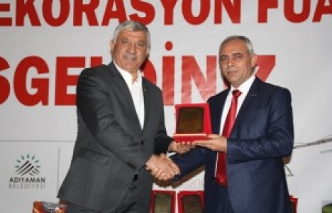 Adıyaman'da Yapı Malzemeleri Fuarı'na katılan firmalara plaket verildi!