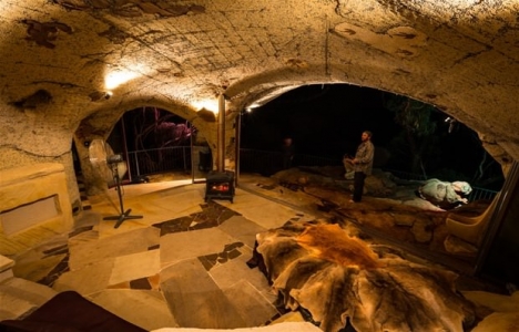 Lionel Buckett, mağarayı muhteşem bir eve dönüştürdü!