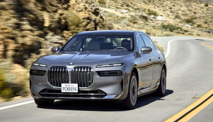 Hız delisi BMW i7 nin özellikleri ve fiyatı nedir? BMW nin elektrikli İ7 modeli ve 15 Mart 2023 fiyat listesi