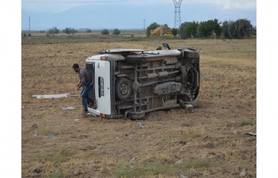 Afyonkarahisar'da inşaat işçilerini taşıyan minibüs devrildi: 7 yaralı!