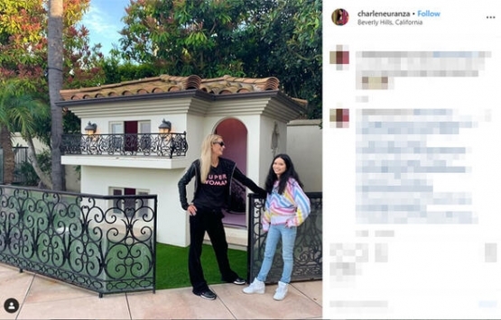 Paris Hilton un köpekleri de havuzlu malikanede yaşıyor!
