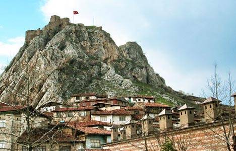 Tokat Kalesi çevresindeki evler risk altında!