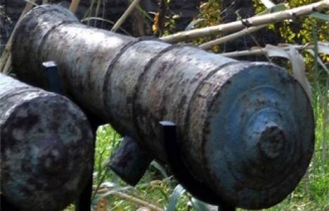 Sualtı Arkeoloji Müzesi girişindeki surlar müze müdürünün talimatıyla boyanmış!