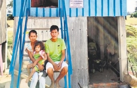 Neslihan Atagül ve Öykü Karayel’den Kamboçya lı aileye ev!